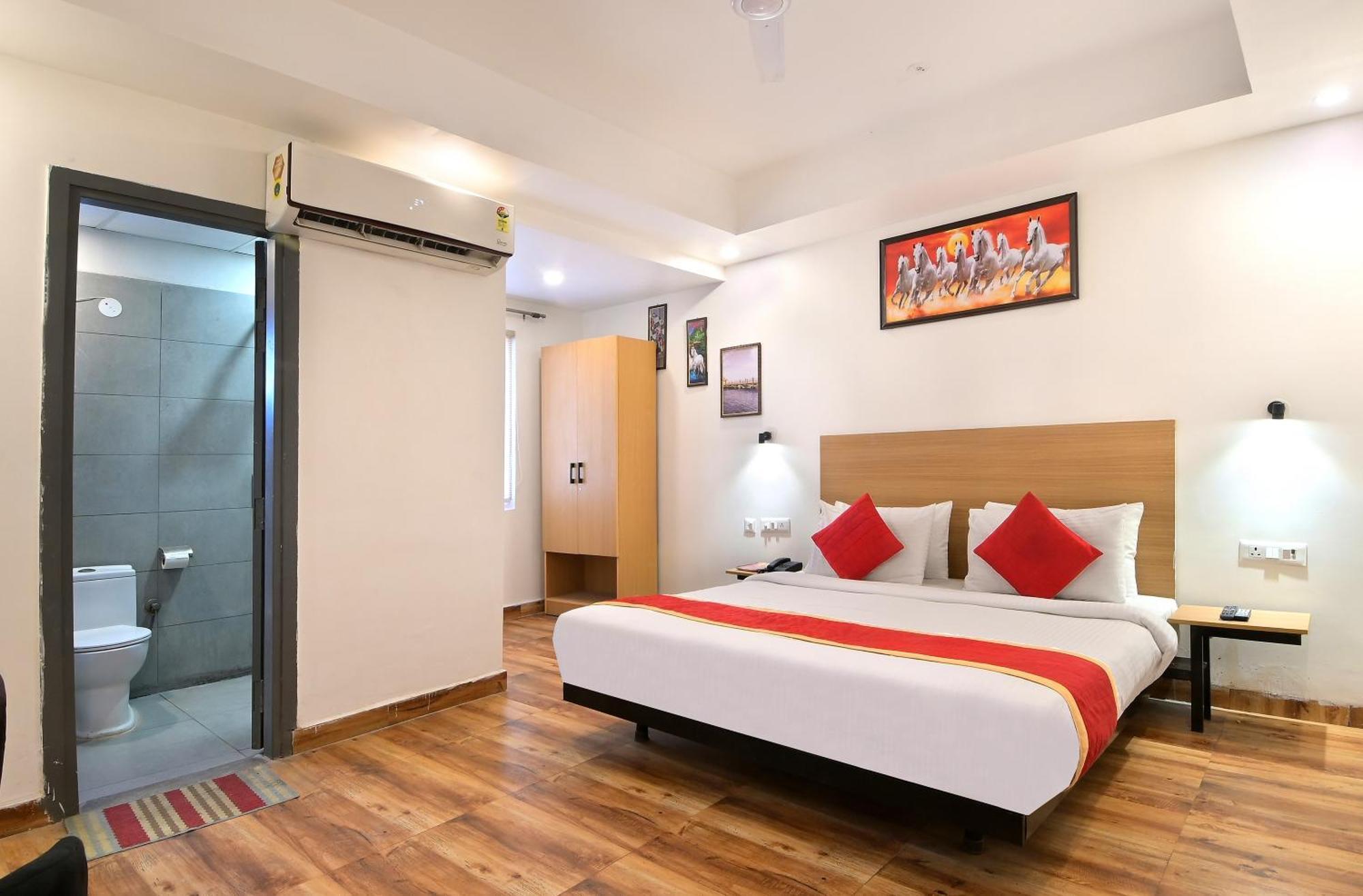 Hotel Red York By Byob Hotels Noida Exterior foto