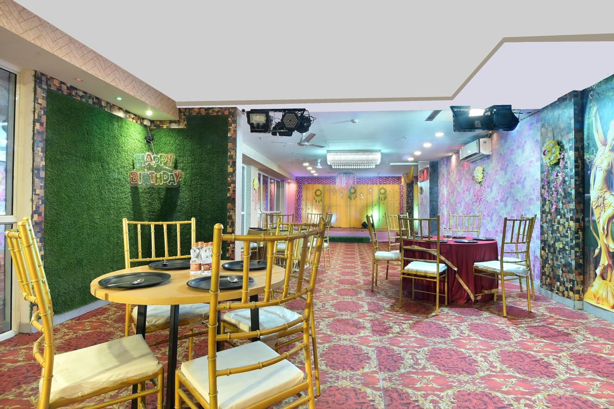 Hotel Red York By Byob Hotels Noida Exterior foto
