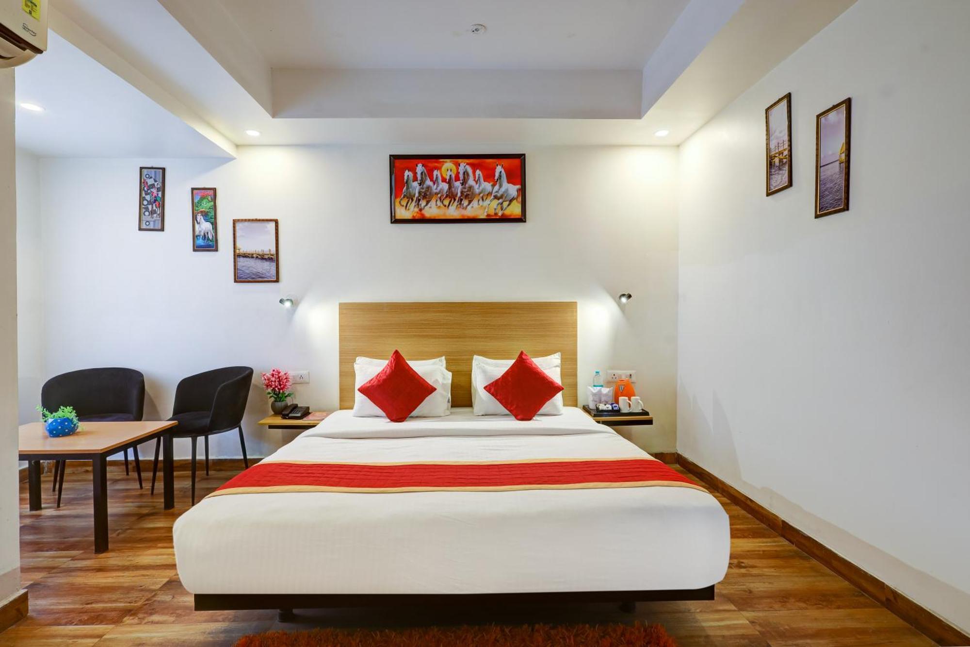 Hotel Red York By Byob Hotels Noida Exterior foto